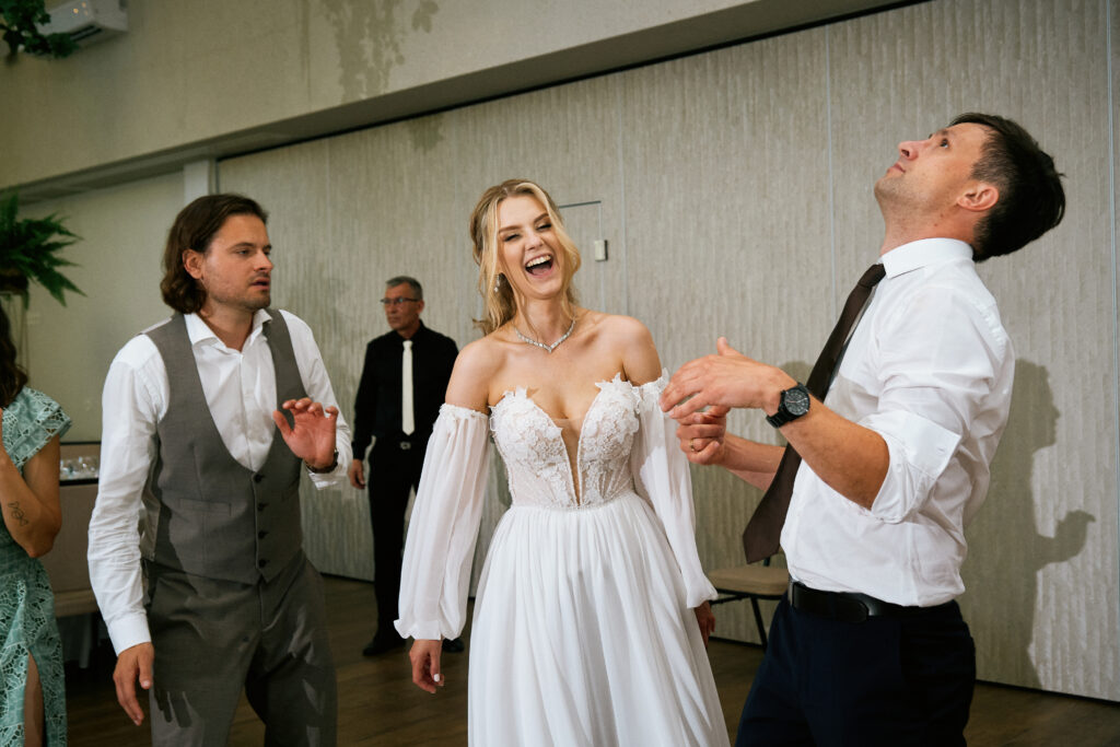 ALT: Profesjonalne studio zdjęciowe z ofertą fotografii ślubnej i portretowej w Polsce.