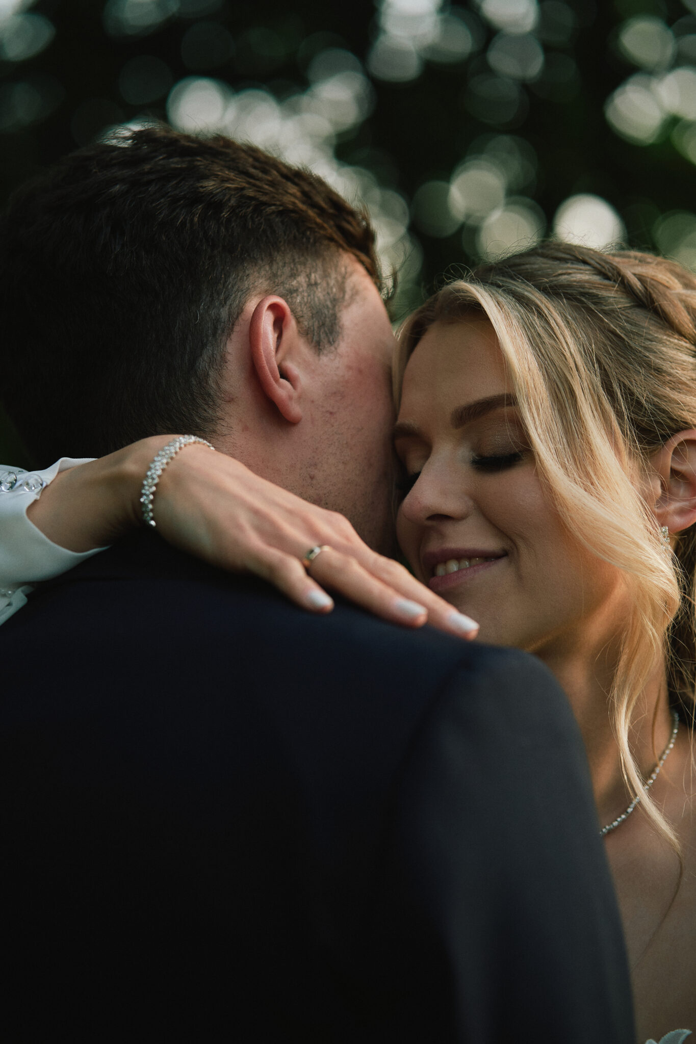 Najlepsze sesje zdjęciowe par w Blizej Studio, uwiecznienie chwil pełnych emocji i romantyzmu.