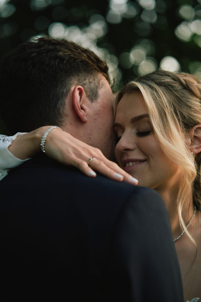 Najlepsze sesje zdjęciowe par w Blizej Studio, uwiecznienie chwil pełnych emocji i romantyzmu.