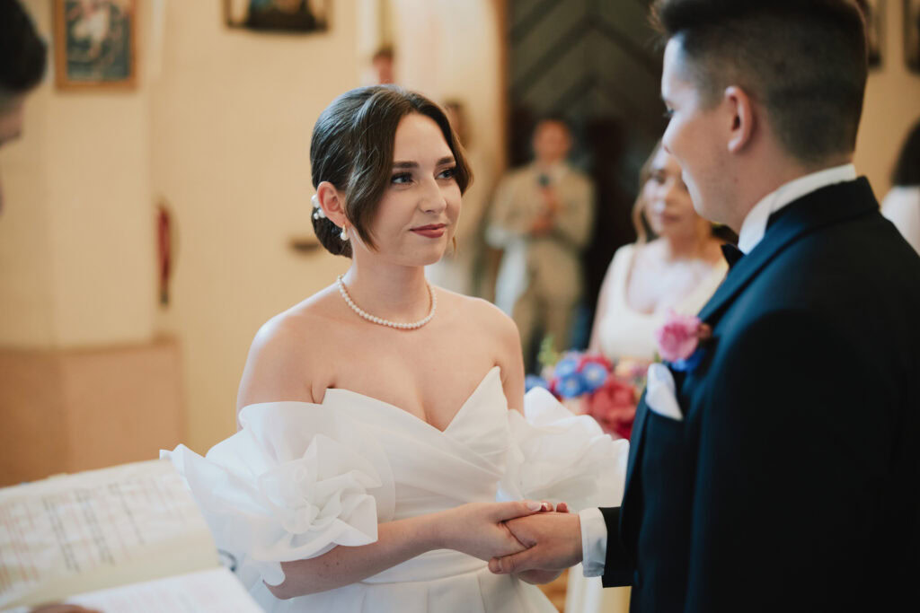 Miłość, ślub, ceremonia, styl klasyczny, romantyczna uroczystość, zdjęcia ślubne, Blizej Studio.