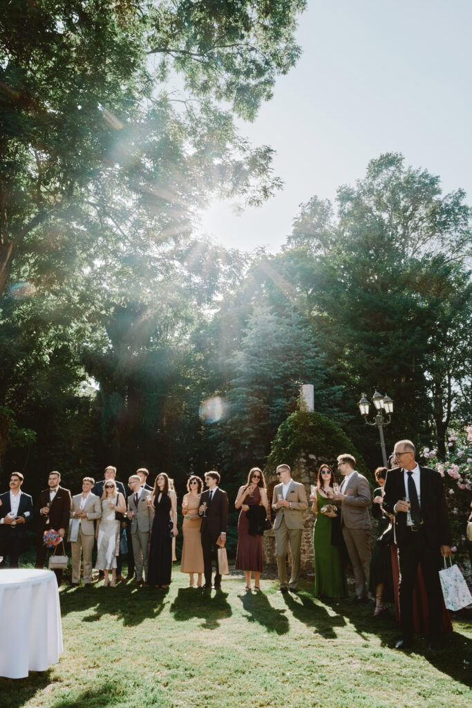 Ogród na wesele, sesja plenerowa, styl rustykalny, Blizej Studio, event plenerowy, zdjęcia ślubne.